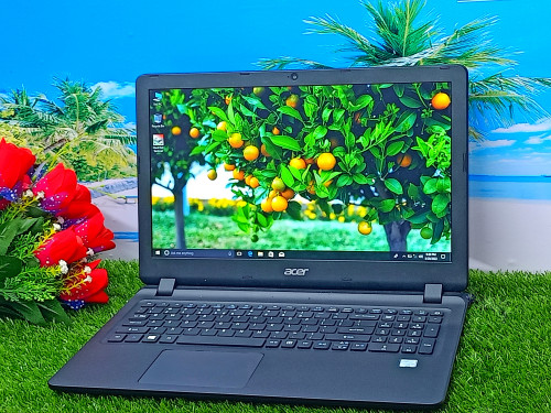 Acer Aspire ES1-572 Core i3 6th Gen 4GB RAM 15.6" Laptop