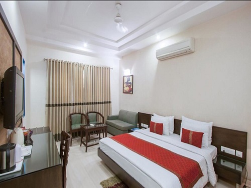 Double Bed Room Booking at 3 Star Hotel Marina in Delhi