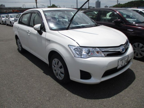 Toyota Corolla Axio NKE165 2014 Hybrid Car